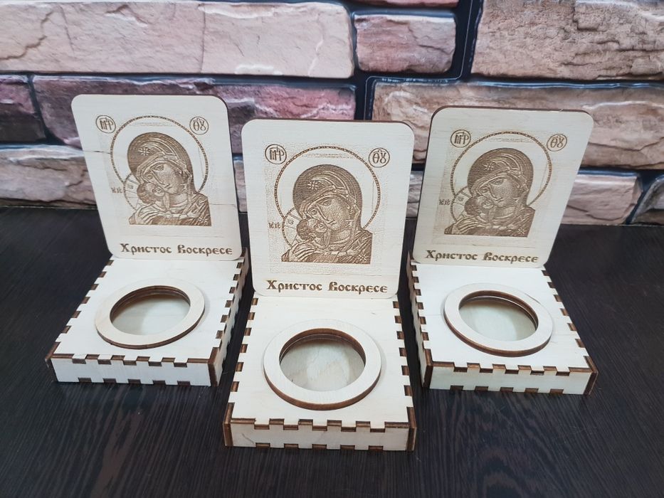 Дървена гравирана поставка за яйце или свещ