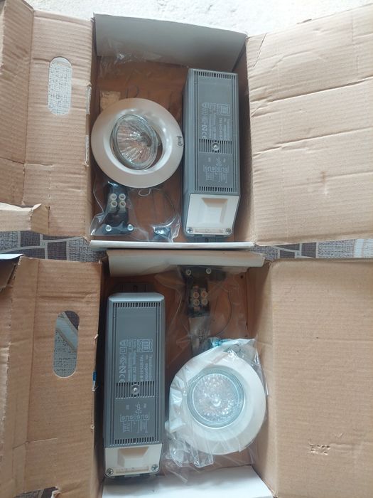 Aplica de perete, lustra,lampă fluorescenta FIPAD,set spoturi halogen,