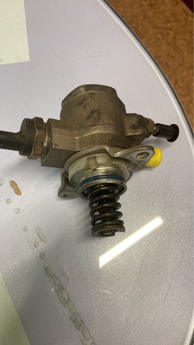 Помпа за високо налягане-оригинална работеща. Пасат 7 - 1.4 бензин мет