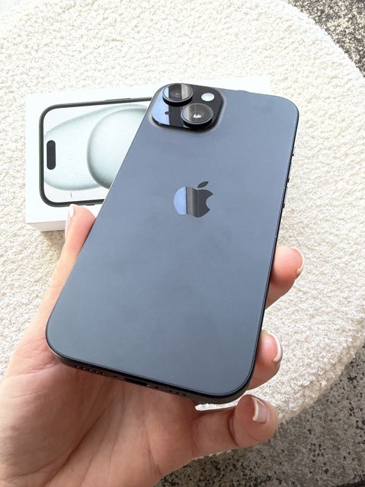Vând iPhone 15 Negru, 128BG, 88% baterie, cutie + cablu USB-C + husă