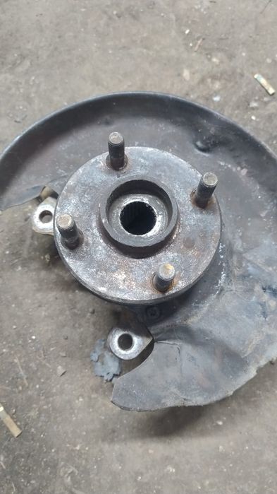 Продам ступицу левая с цапфай в сборе