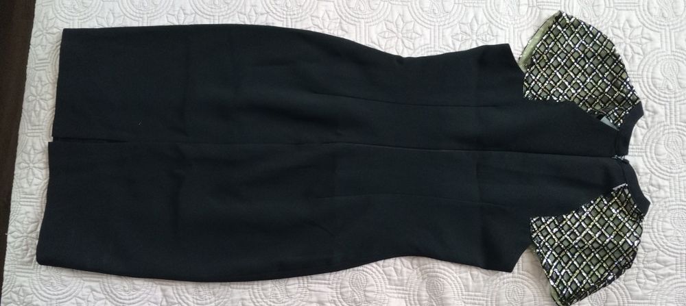 Черное вечернее платье.