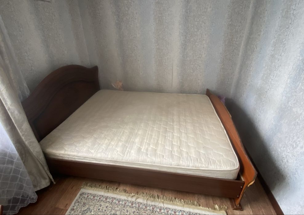 Продается Двуспальная кровать с матрасом