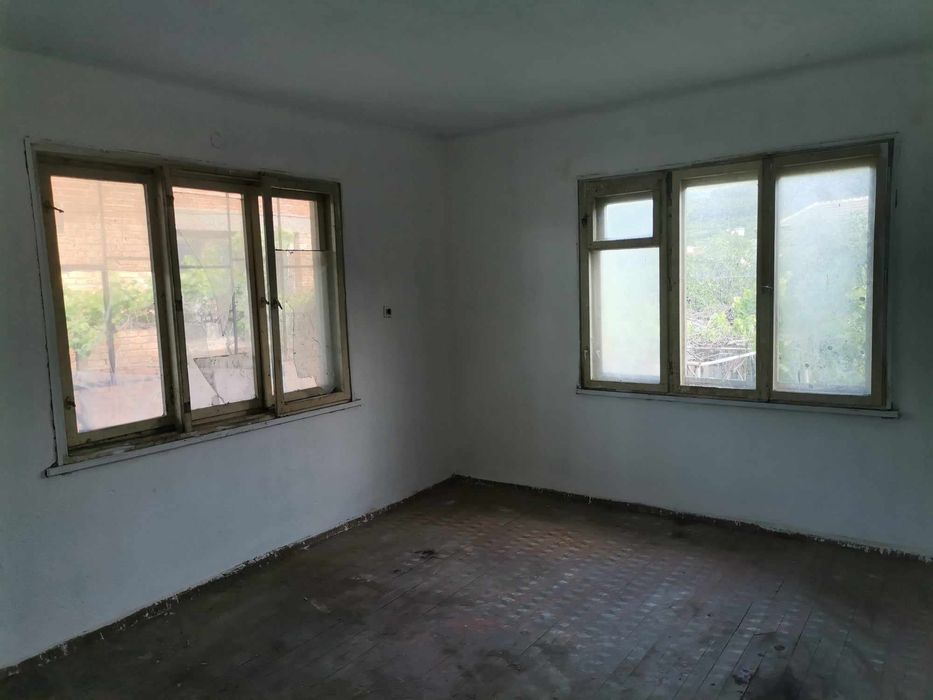 Продава се Къща в Кричим - 263 кв.м за 124 €/кв.м - Снимка #2