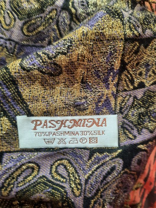 Дамски шал с коприна