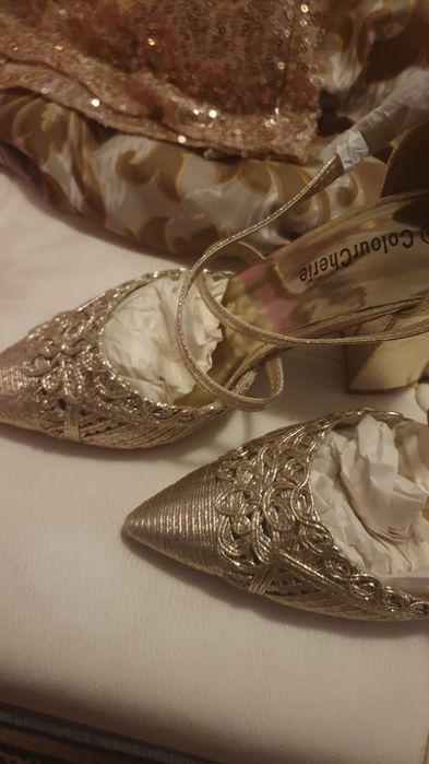 Нови луксозни обувки ,медно златисти ,златисти и брокатени.