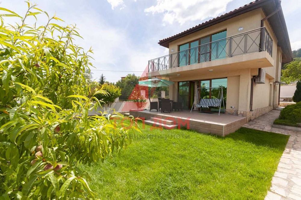 Продава се Къща в Варна, м-т Траката - 210 кв.м за 1881 €/кв.м - Снимка #1