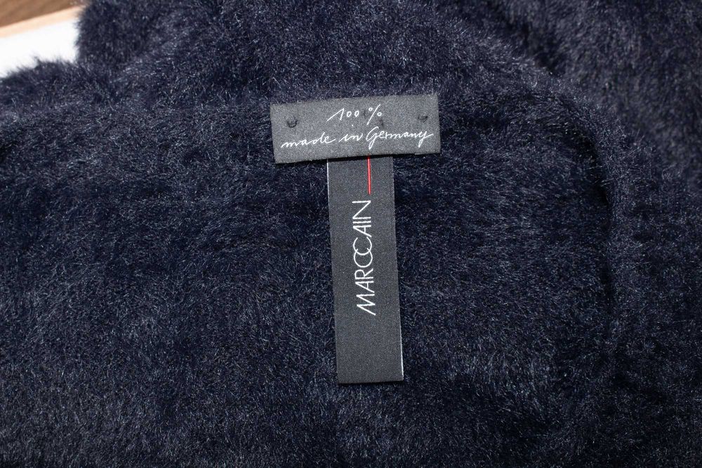 Marc Cain оригинален дамски пуловер черен рошав плюшен N1 Small