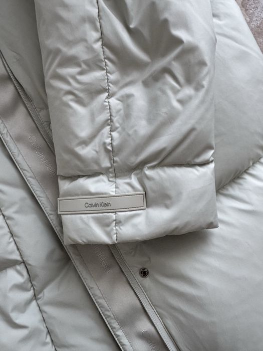Продам пуховик от calvin klein
