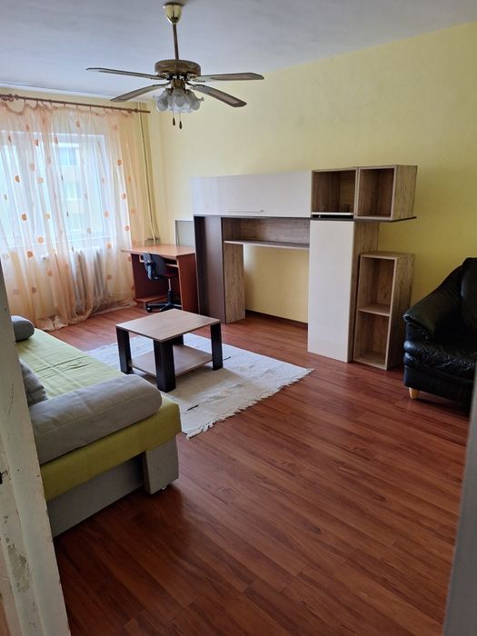 Inchiriez apartament 3 camere