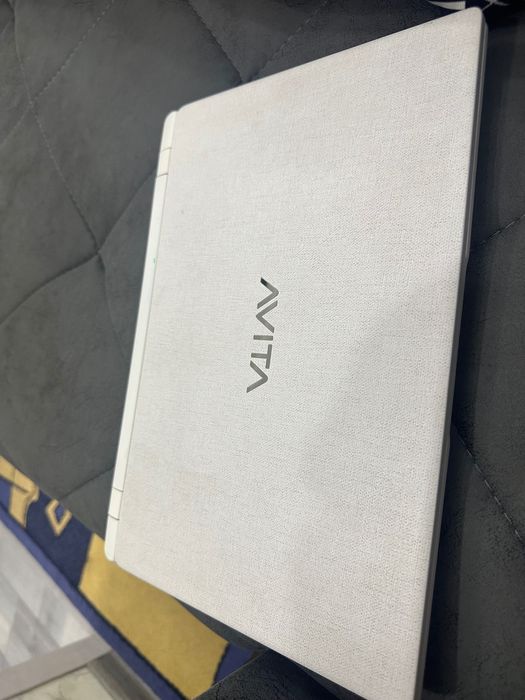 Ноутбук AVITA с хорошей Монитор