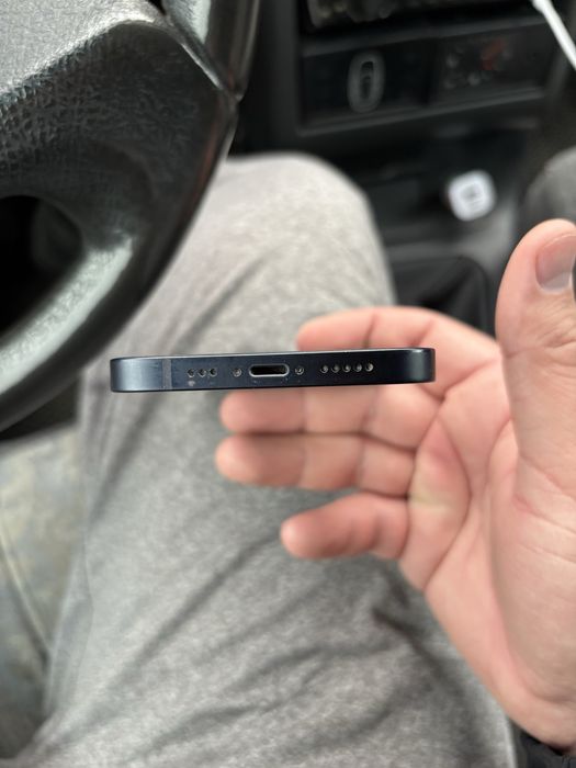 Продам IPhone 12