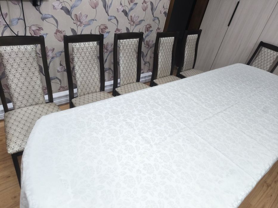 Стол со стульями