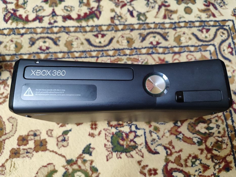 Продам Xbox360S срочно