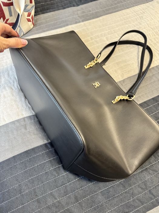 Tommy Hilfiger Hobo bags оригинални чанти, естествена кожа