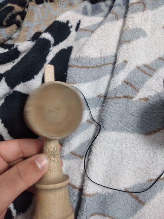Vând  kendama strogo