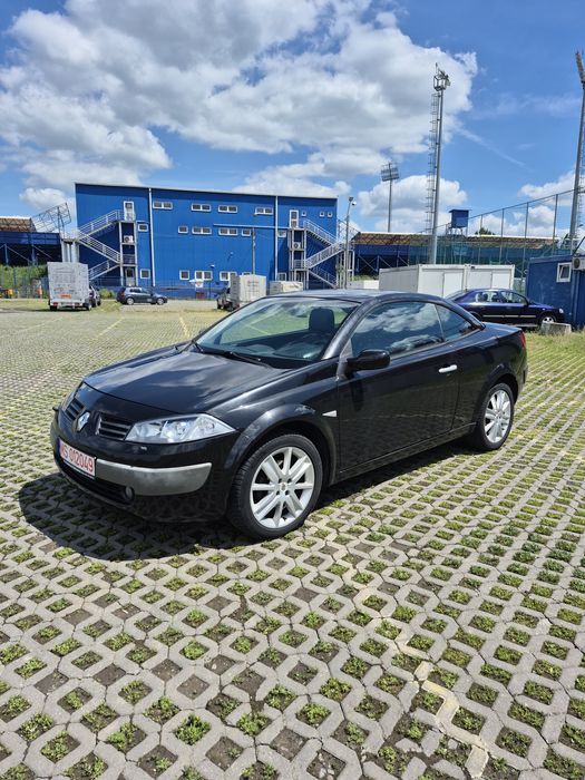 Vând sau schimb Renault Mégane II Coupé-Cabriolet decapotabilă, mașină întreținută și foarte plăcută la condus.