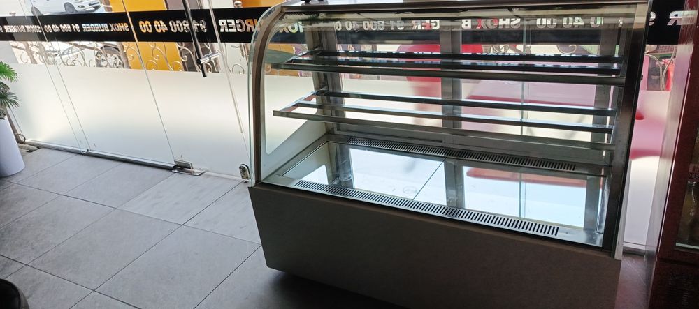 Холодильник почти янги