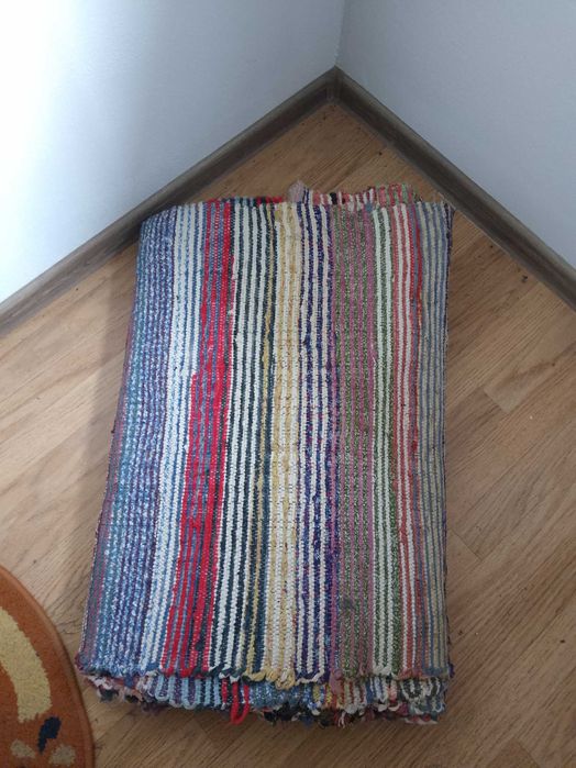 Vând covor țesut manual