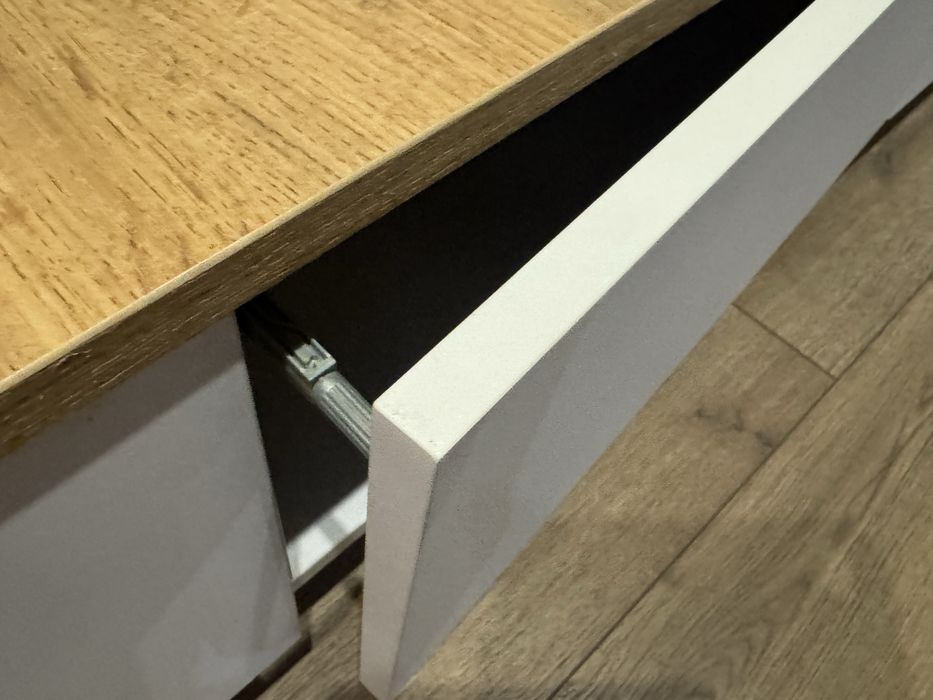 Тумба под тв, белого цвета