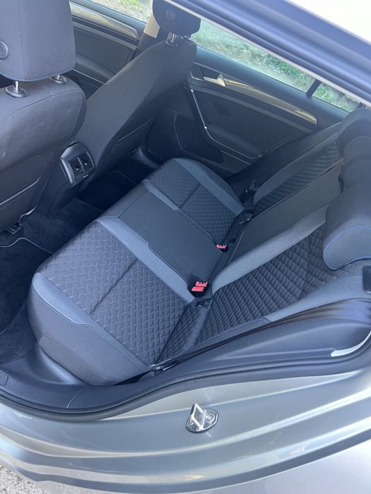 Vând Volkswagen Golf 7