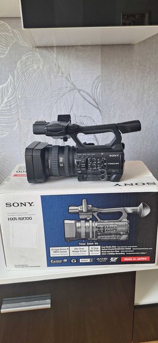 Продавам Sony HXR-NX100