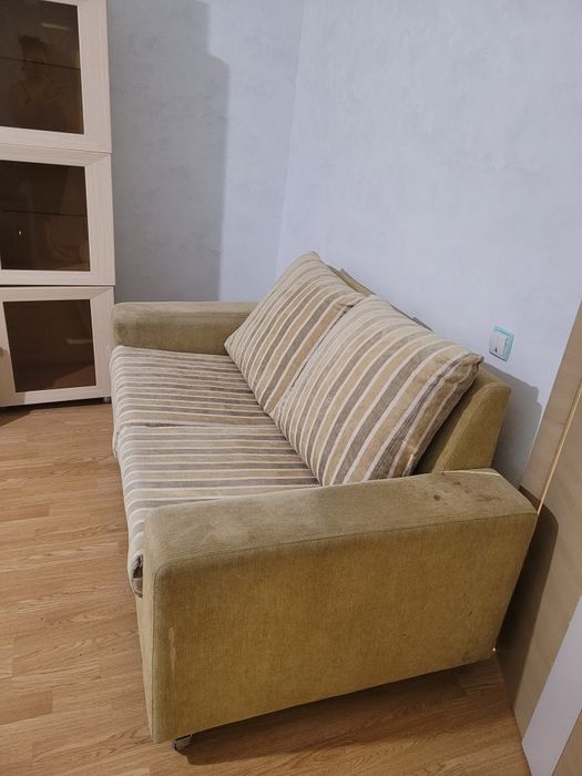 Продам диван, раскладывается.