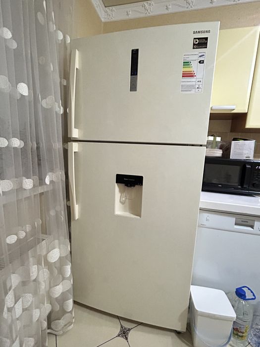 Продается холодильник Samsung