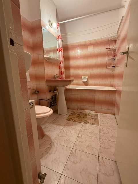 Apartament 3 camere decomandat 71 mp, 2 bai, balcon, parter, Strand