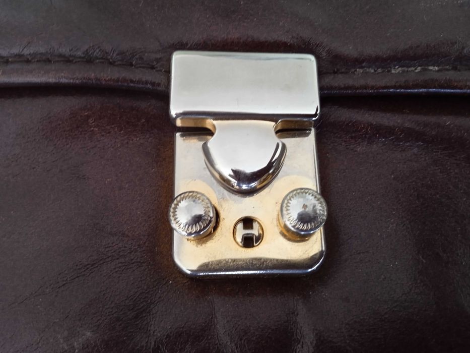 Бизнес чанта с презрамка.2 прегради.Мека приятна кожа.36/27см