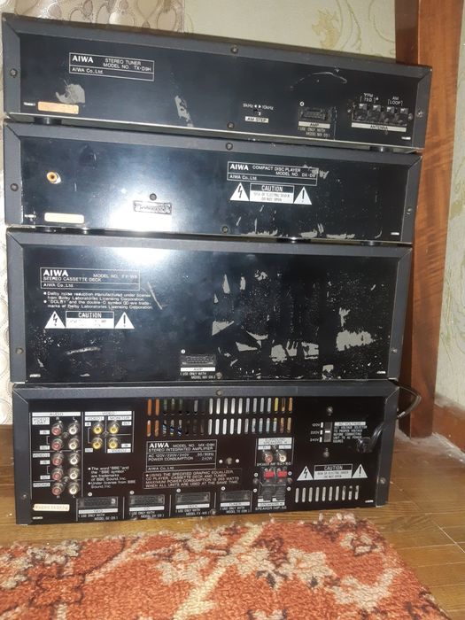 Аудиокассеты с записами. Aiwa стойка. Technics rs-tr474.