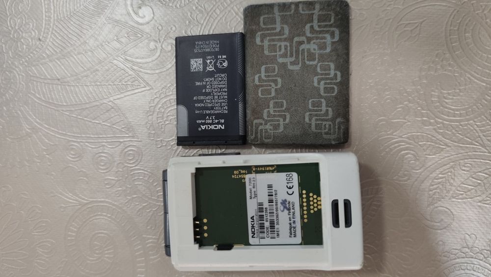 Nokia 7200 telefon de colecție