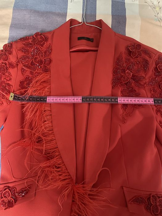 Costum dama nou cu eticheta