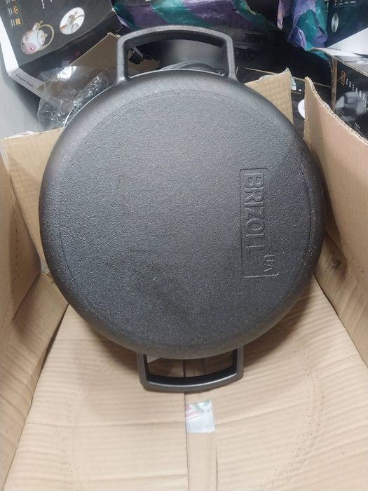 Vând  gril din FONTĂ nou în diametru de 41 cm
