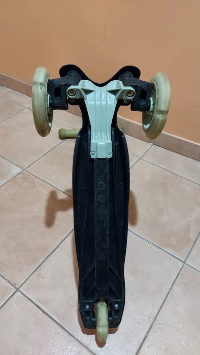 Детский самокат целый