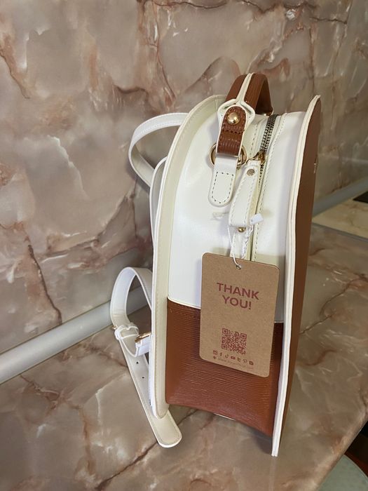 Чисто нова дамска чанта раница марка DOCA