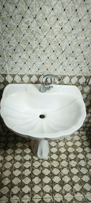 Раковина с инсталляцией