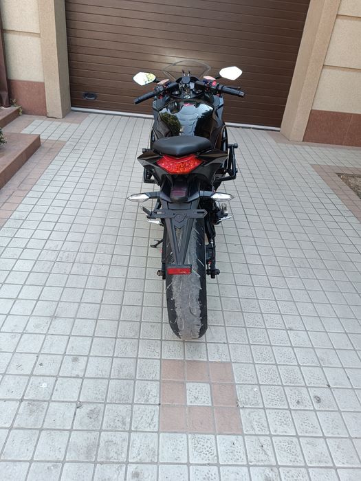 Продаю Kavasaki 8000 watt машьный электробайк запас хода 200км.