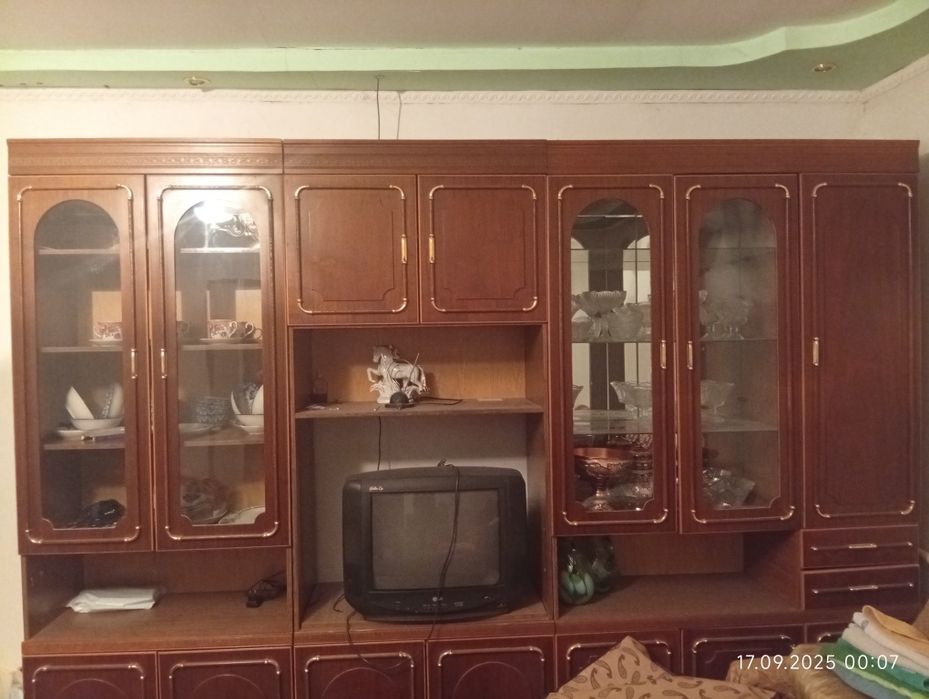 Продаеться сервант