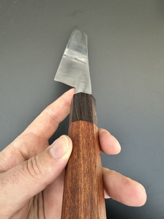 Cutit de bucatarie facut manual