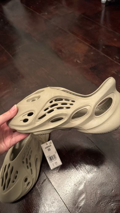 Адидас изи оригинал