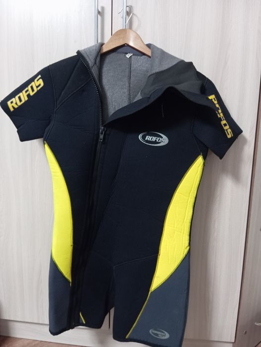 Продам гидрокостюм с капюшоном