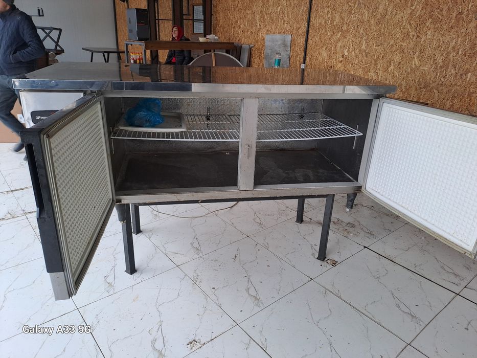 Холодильник сотилади