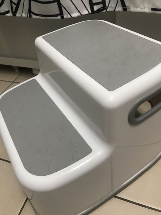 Детский стульчик-подставка и сиденье для унитаза