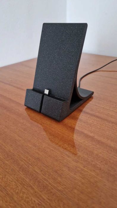 Suport Telefon Personalizat, imprimat 3D, cu slot pentru cablu incarcare