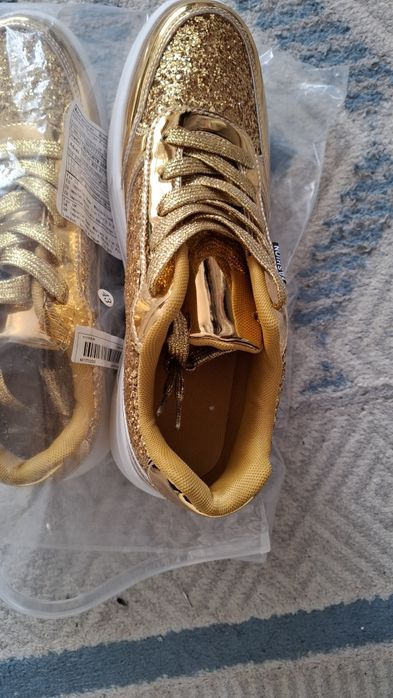 Продаётся новые кроссовки