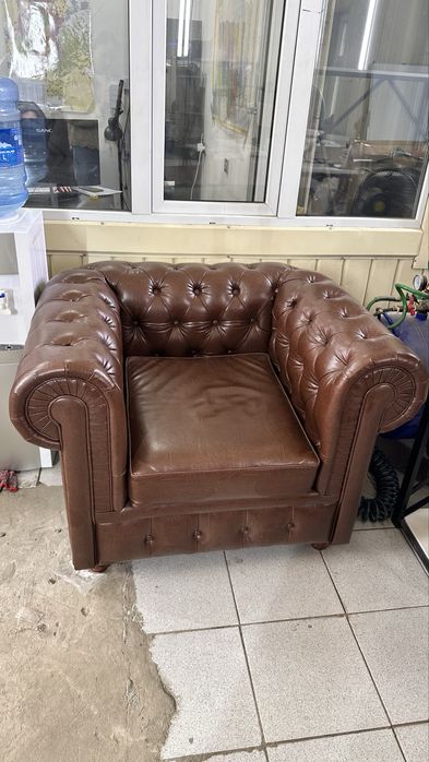 Кожанный диван с креслом