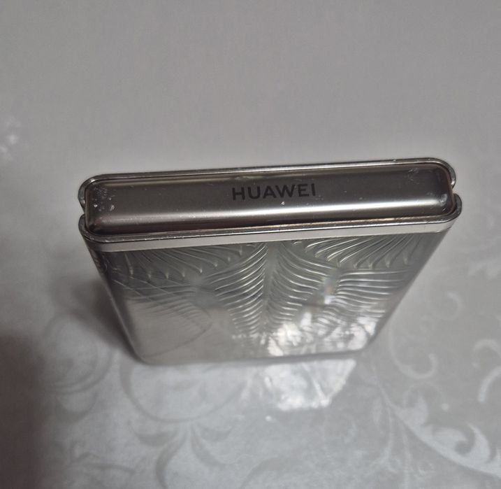 Срочно продам Huawei P50 Pocket Premium Edition 12/512GB