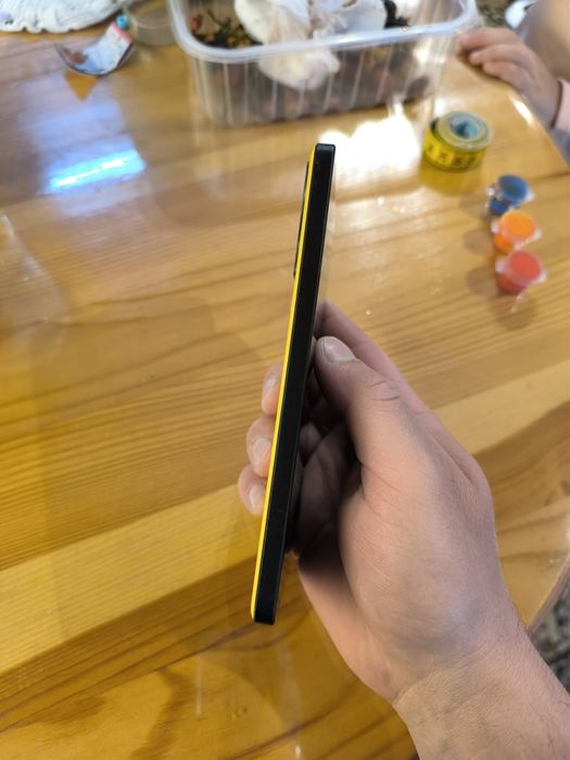 Poco x6 pro жълт 256gb със счупен екран