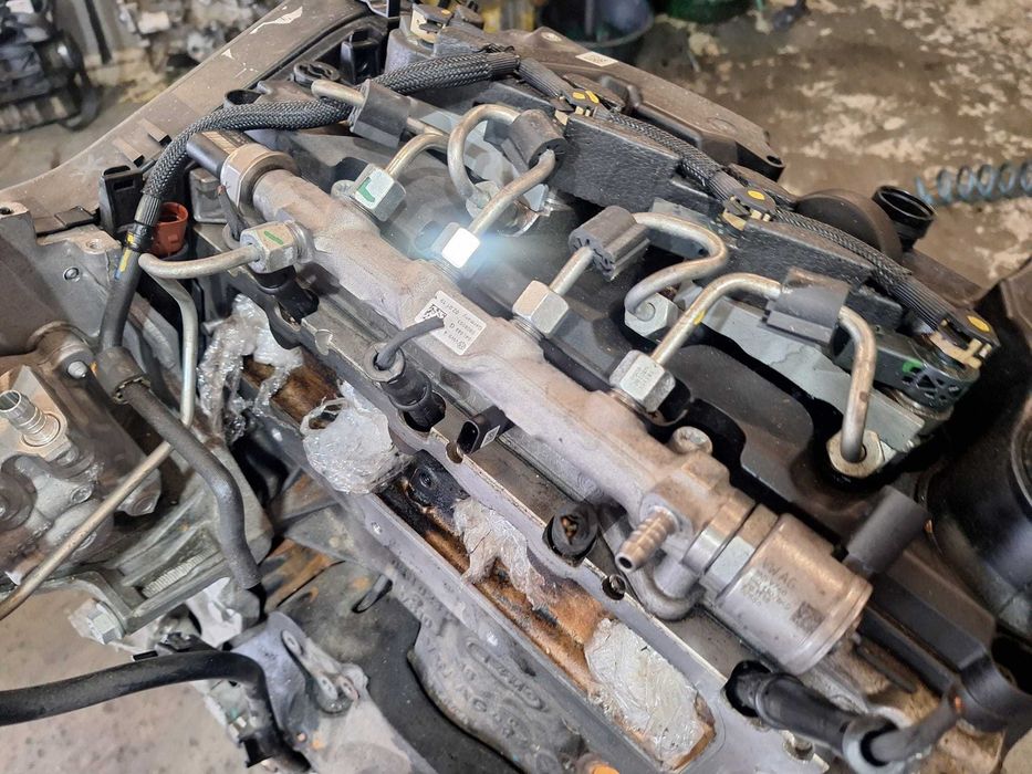 rampa injectoare 2.0 tdi deu audi a4 b9 8w   04l089g